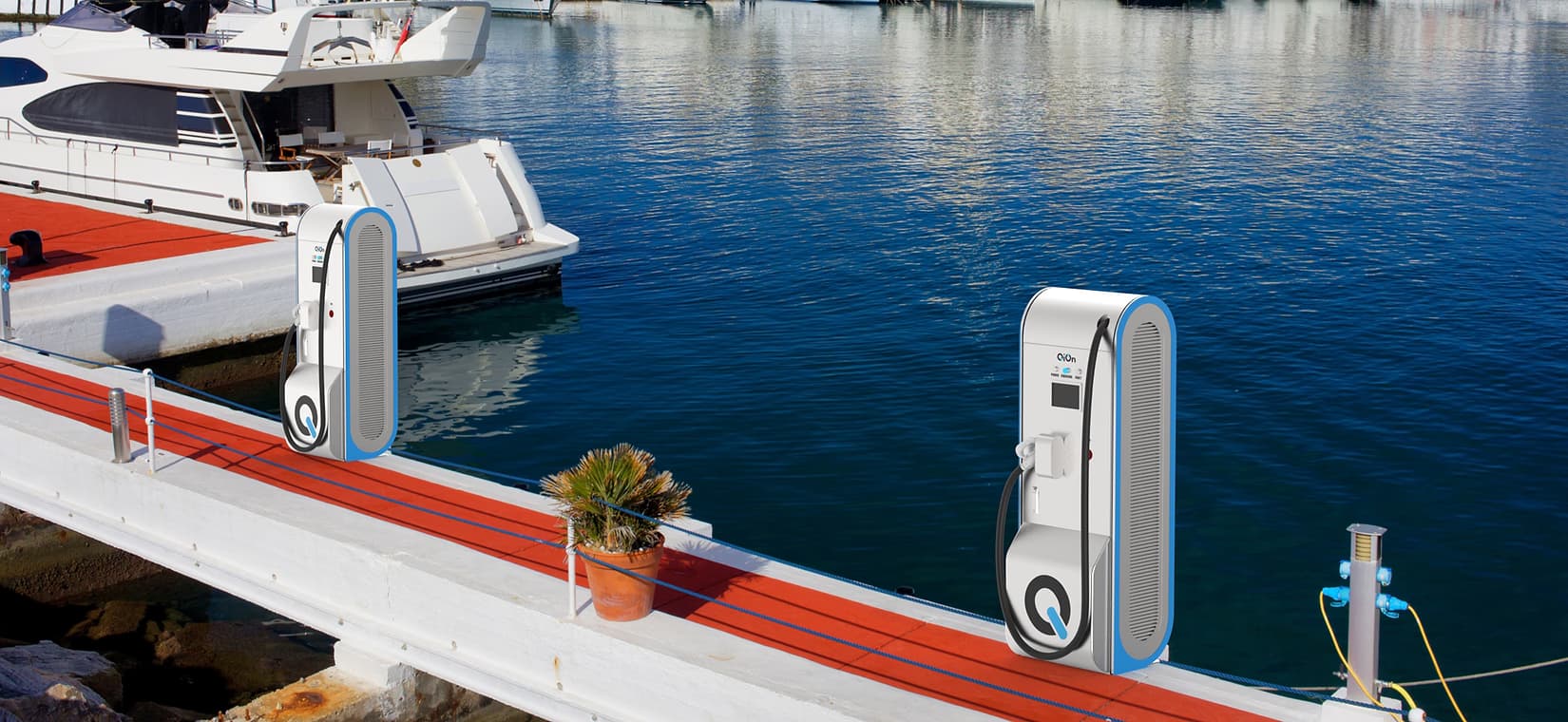 MAVERIQ nautic grade fast marine charger render