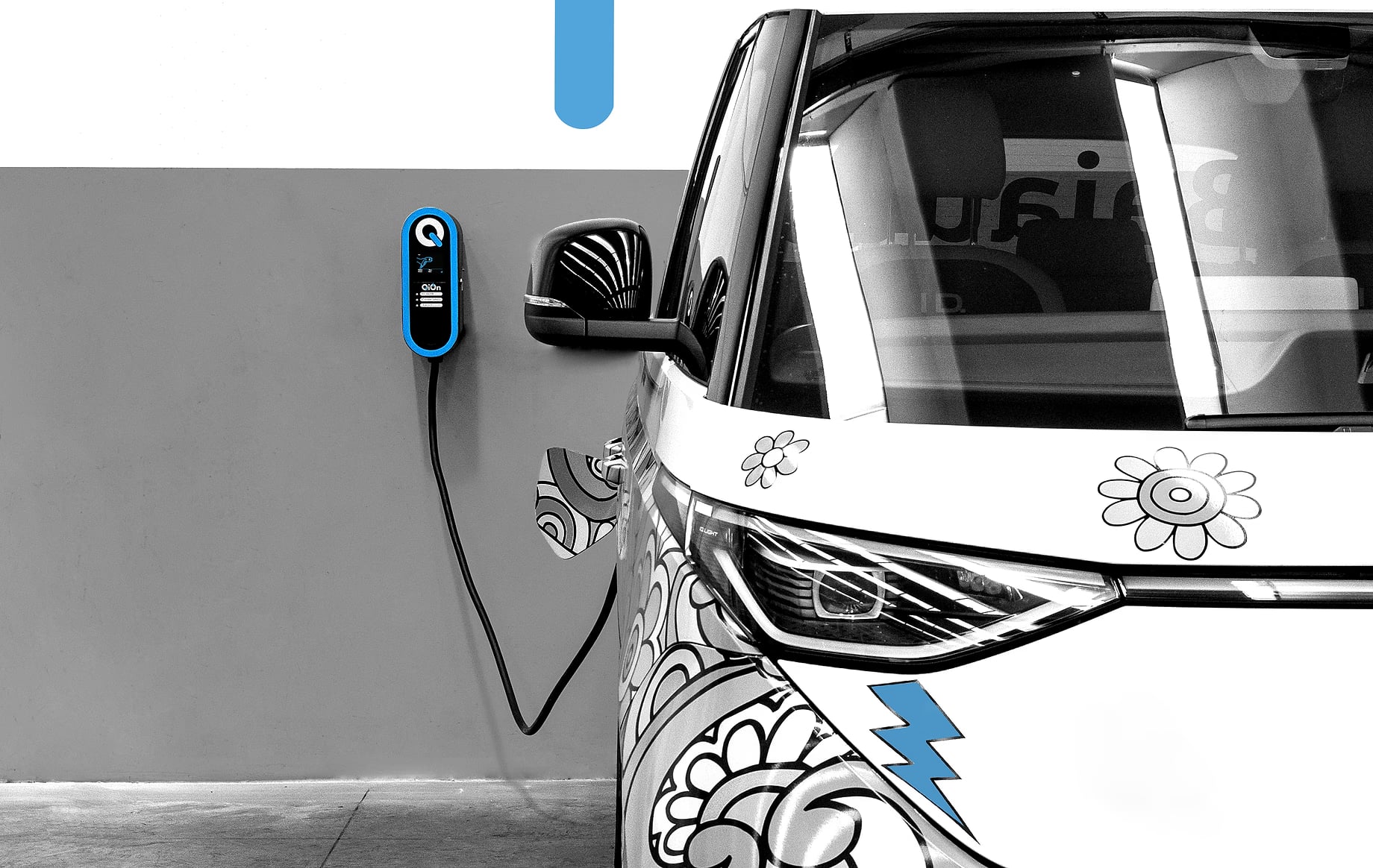 QiOn Q professional AC wall‑mounted charger