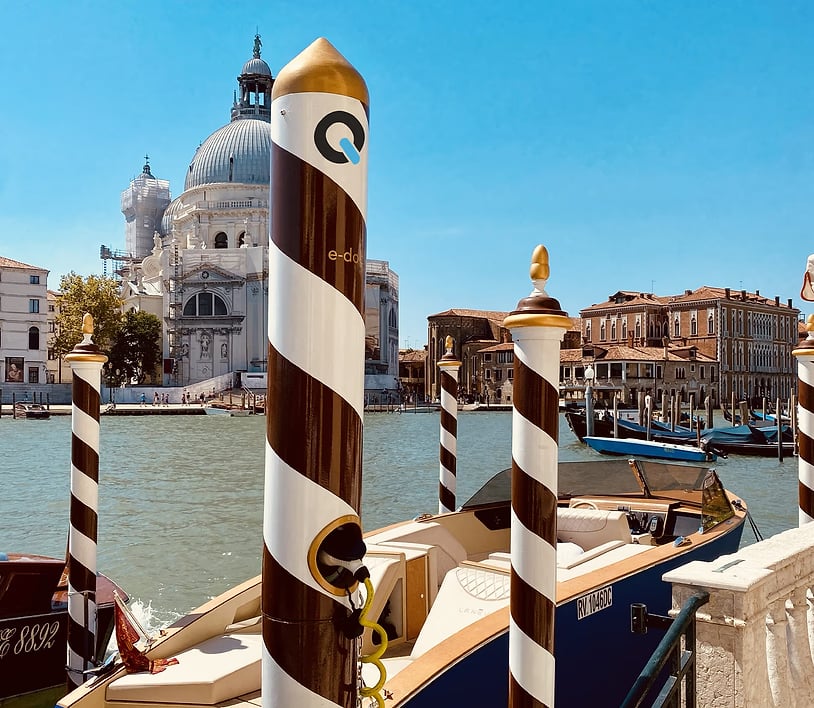E-Dock mooring charging pole in Venice