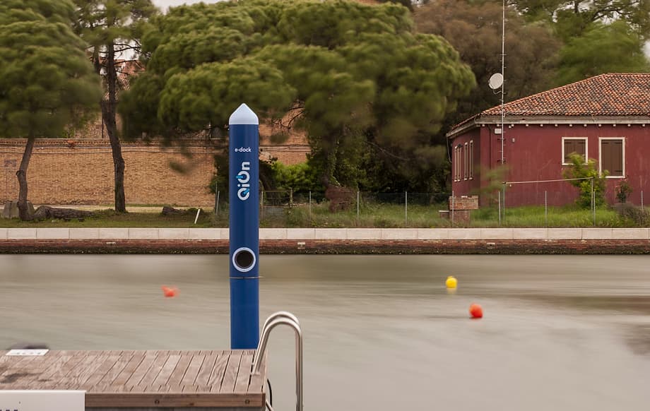 QiOn E-Dock electrified mooring pole standing at a clean marina dock, demonstrating waterfront EV charging infrastructure for electric boats and vessels