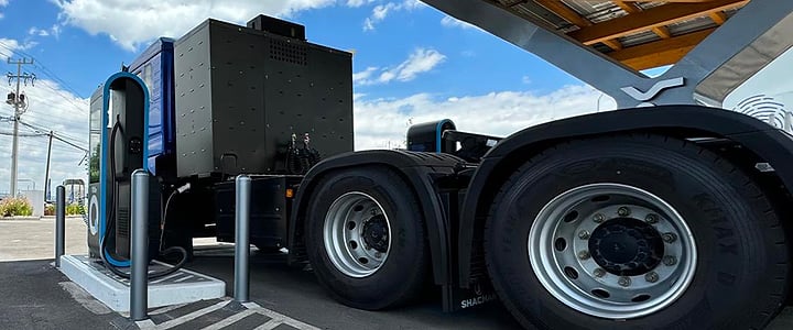 Mobile multimegawatt charging for heavy duty fleets