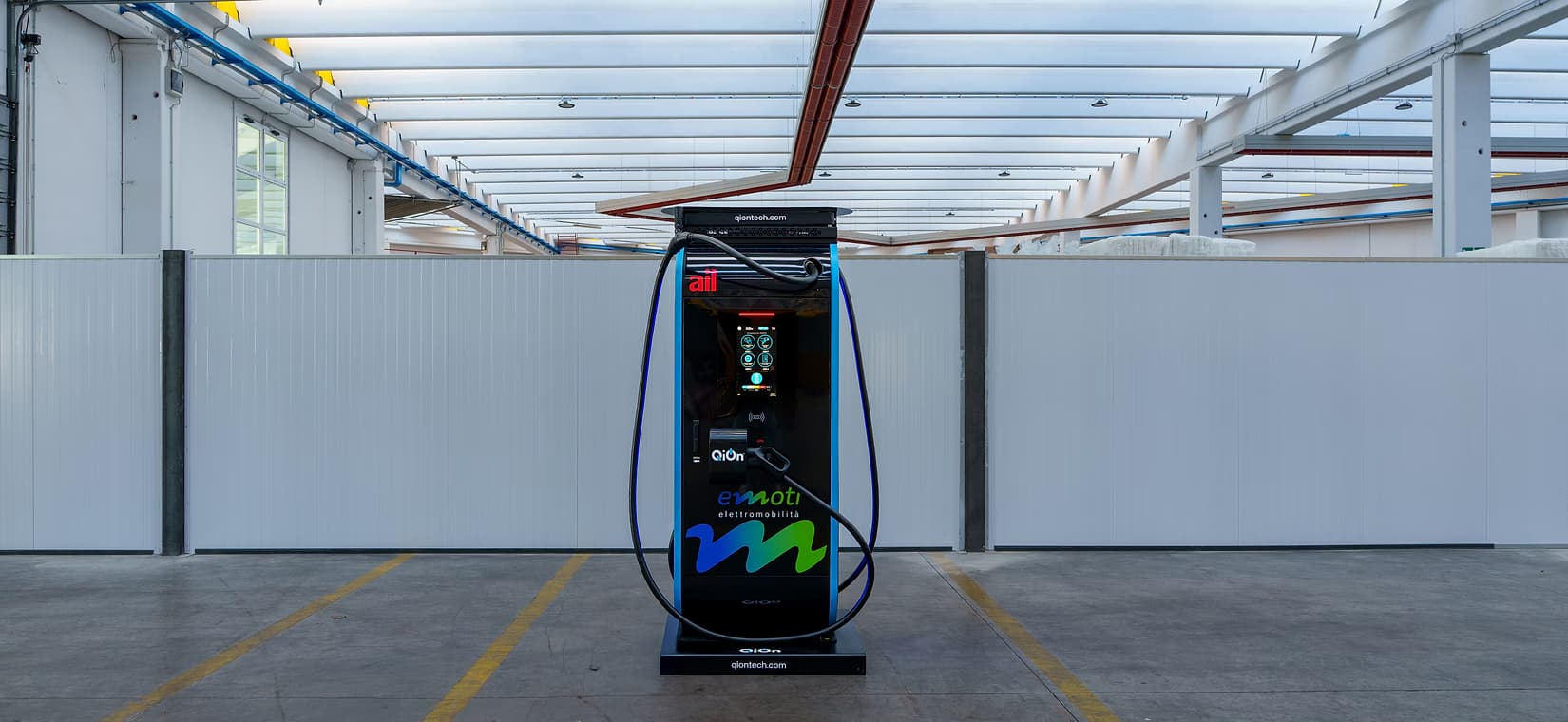 Alpine MAVERIQ racing production stand‑alone charging solution