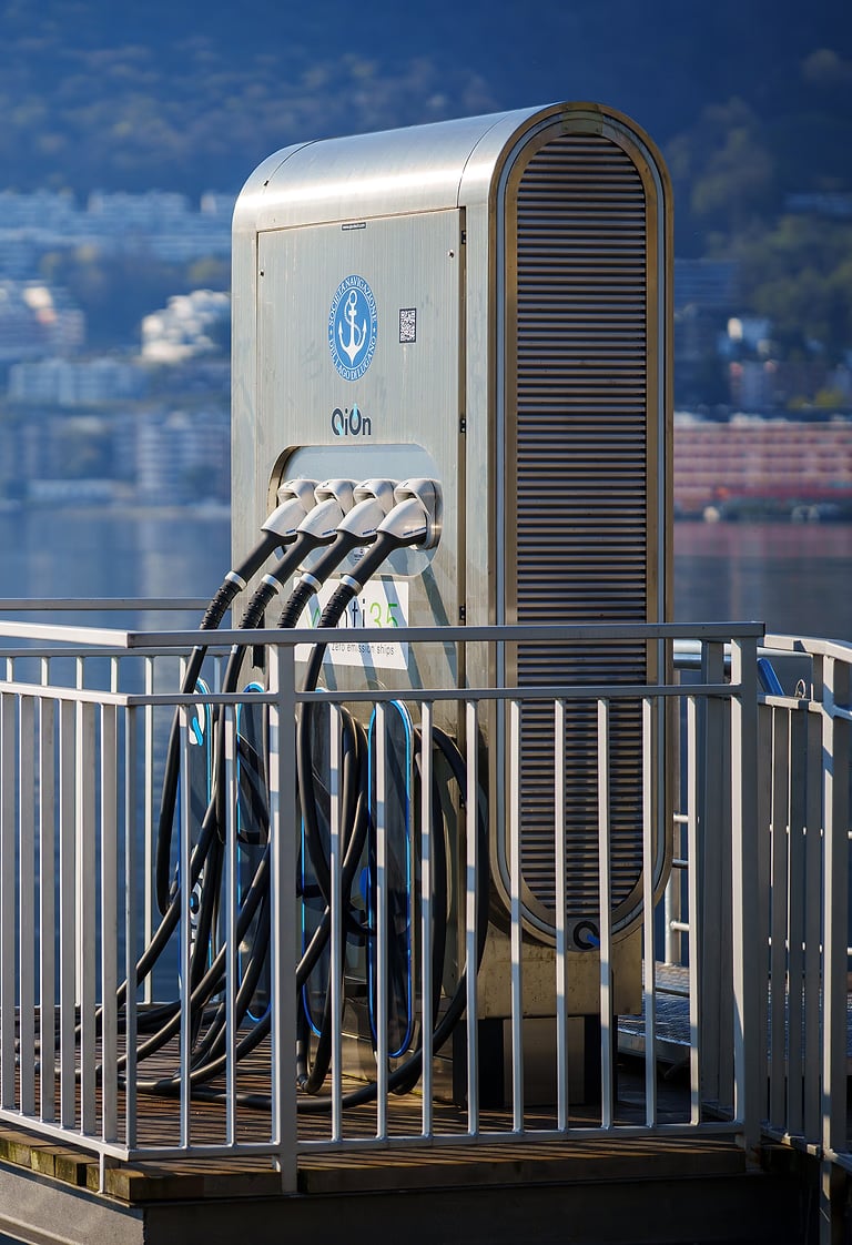 MegaThunder Multiplug Lugano installation test with neon light