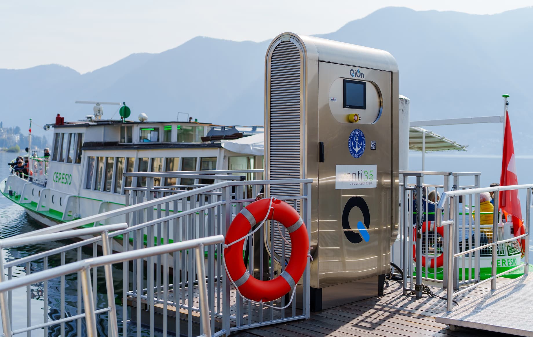 MEGATHUNDER Multiplug charger at Lugano pier