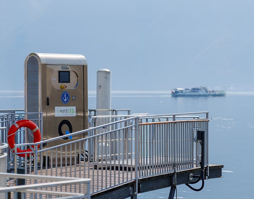 QiOn Qube hanging installation in Venice
